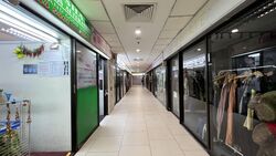 Lucky Plaza (D9), Retail #476270571
